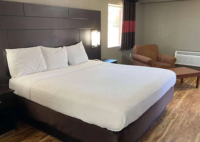 Days Inn By Wyndham Tupelo